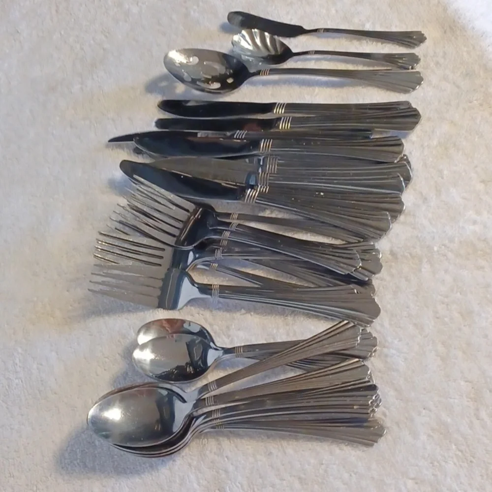 International stainless steel flatware 35 pc. Set